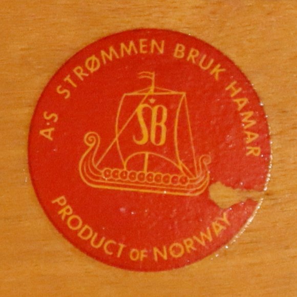 A.S. STRØMMEN BRUK HAMAR Vintage Wooden Sewing Box With, Draws, Legs & Handle - Picture 6 of 8